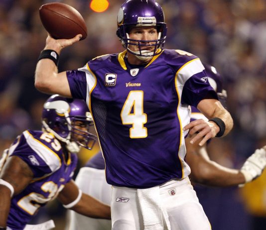 Brett Favre reactiva la controversia por la elección de Bad Bunny en el Super Bowl