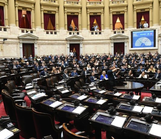 Diputados opositores impulsan un proyecto para declarar la emergencia salarial educativa y reforzar los ingresos de los docentes