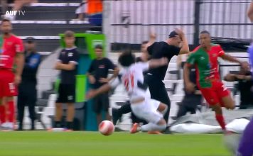 El error del árbitro que nadie advirtió en el gol anulado por falta del entrenador Israel Damonte que dio la vuelta al mundo