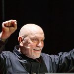 John Malkovich llega a la Argentina con una obra basada en textos de Roberto Bolaño