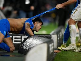 La violenta pelea que protagonizó un jugador de la selección argentina: su rival le rompió la remera y desató un escándalo