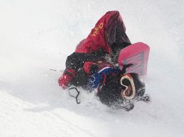 Las fotos del aterrador accidente que sufrió una snowboarder tras caer de cabeza en los Juegos Olímpicos de Invierno