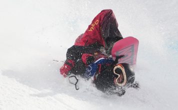 Las fotos del aterrador accidente que sufrió una snowboarder tras caer de cabeza en los Juegos Olímpicos de Invierno