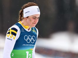 Sufríó varias caídas y caminó 200 metros sin un esquí en la nieve, pero se recuperó para ganar una increíble medalla para su país