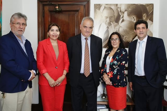 Tres senadores se fueron del interbloque peronista y el PJ quedó con la menor representación desde 1983