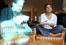 “Ahora me gusta más”: Alicia Framis, la mujer que se casó con una IA, cuenta los detalles de su primer año de matrimonio