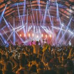 Así son los gimnasios que imitan una rave en Rusia