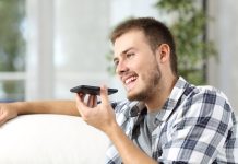 Audios “fantasma”: cómo escuchar una nota de voz sin que el remitente se entere, incluso con el tilde azul activado