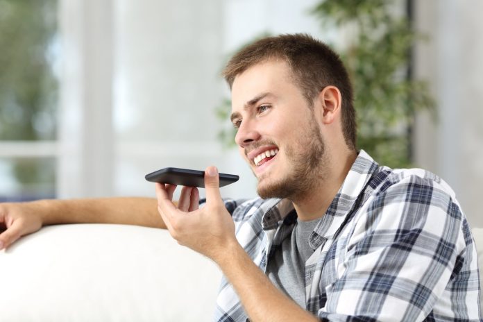 Audios “fantasma”: cómo escuchar una nota de voz sin que el remitente se entere, incluso con el tilde azul activado