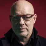 Brian Eno explica cómo atravesar el burnout y encontrarle sentido a la vida