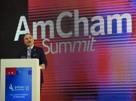 El embajador Peter Lamelas respaldó al Gobierno y arengó a las empresas de Estados Unidos: “El momento de actuar es ahora, inviertan en Argentina”