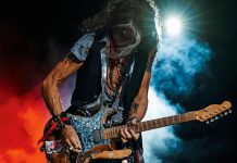 Joe Perry adapta su forma de tocar la guitarra por la artritis