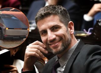 El diputado libertario del Tesla había comprado otra unidad igual por casi 300 mil dólares, pero nunca se la entregaron