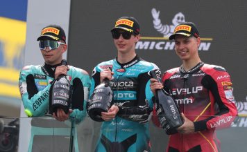 Los argentinos Valentín Perrone y Marco Morelli sufrieros caídas durante la carrera de Moto3 en Francia, pero sumaron puntos