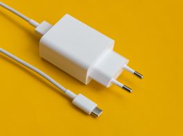 Por qué se calienta el cargador del celular y cuál es la mejor forma de solucionarlo