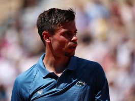 “Siento que va a salir”: un tenista sorprendió al juez de silla por una urgencia personal en el primer día de Roland Garros