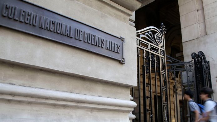 Toma en los colegios: el Nacional Buenos Aires volverá a clases, mientras que el Carlos Pellegrini sostiene la medida de fuerza