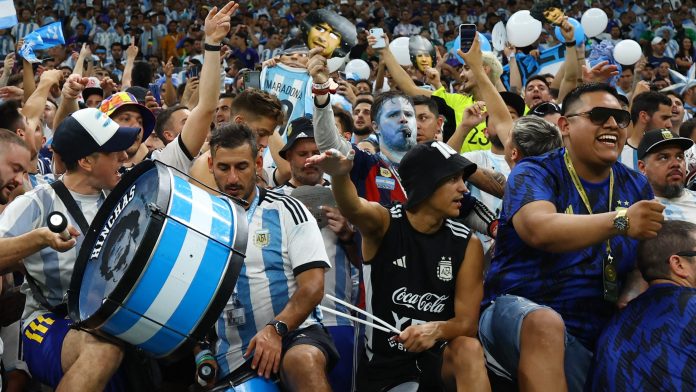 Cuáles son las barras que buscan dominar la tribuna de la selección argentina en el Mundial: los nombres prohibidos