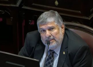 En el peronismo advirtieron por una maniobra del oficialismo para blindar a Manuel Adorni en el Senado