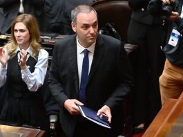 En medio de días complejos, Adorni trabaja en el informe de gestión con el que busca cambiar el eje de la discusión
