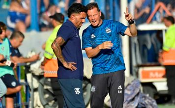 La historia del entrenador que descubrió a Marcos Senesi y construyó su camino junto a Marcelo Bielsa y Carlos Tevez
