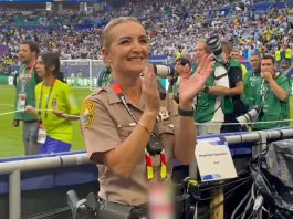 La policía uruguaya que se viralizó por cantar el himno mientras trabaja en el estadio de Miami