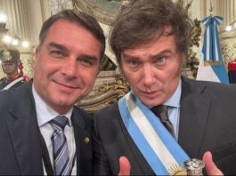 El presidente Milei visita San Pablo para apoyar a Flávio Bolsonaro en la carrera presidencial