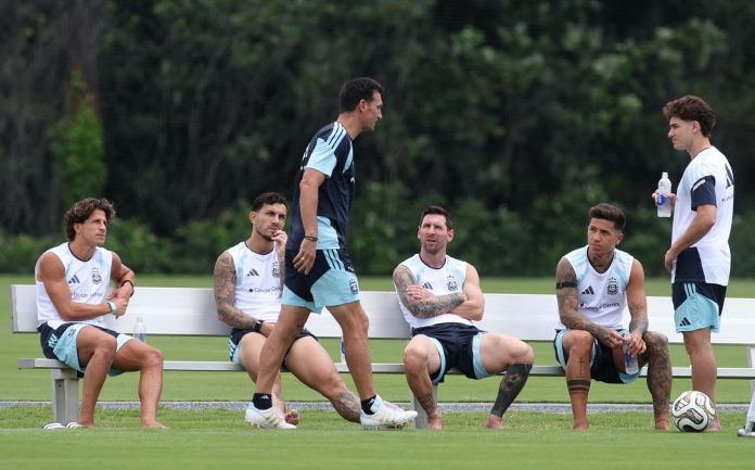 La selección argentina se entrenó pensando en la final con España y Lionel Scaloni empieza a definir la formación titular