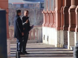 Se demora la salida de un funcionario a la espera de dos reuniones clave en la Casa Rosada