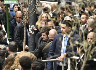 Tras el contundente reclamo de la AMIA, el Gobierno prometió colaborar con la causa pero no tiene en carpeta nuevas medidas