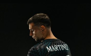 Dibu Martínez fue presentado como jugador del Chelsea: la frase sobre su forma de vivir el fútbol que enloqueció a los fanáticos