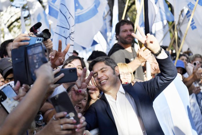 Kicillof teje lazos con sectores del peronismo federal y retrasa la negociación con Máximo Kirchner y Massa