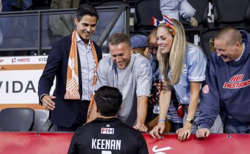 La broma de Nico Keenan a su pareja Rob Jetten, primer ministro de Países Bajos, tras la goleada de Los Leones en el Mundial de hockey