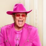 La canción que Elton John considera perfecta: «Mejora cada vez que la canto»