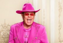 La canción que Elton John considera perfecta: «Mejora cada vez que la canto»