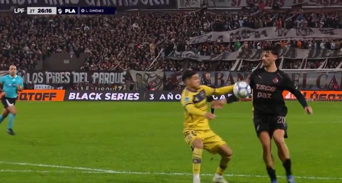La lupa sobre el gol que le anularon a Platense contra Boca: por qué el VAR no llamó a Baliño por la mano de Gorosito