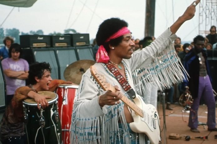 Sale a la luz un video inédito de Jimi Hendrix en Woodstock filmado desde el escenario