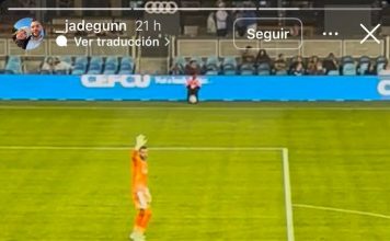 Un bebé sorprendió a todos en un partido: entró a la cancha, interrumpió el juego y fue devuelto a su familia en la cancha