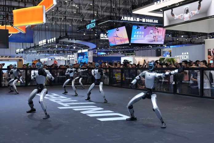 Unitree presentó un robot humanoide capaz de correr más rápido que un humano, pero le cuesta frenar