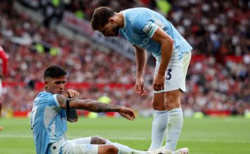 El Manchester City le ganó al United con un nombre menos: el tiro en el palo de Enzo Fernández y su áspero cruce con Maguire