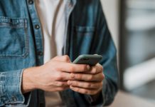 El truco para activar el “modo viaje” en WhatsApp sin que nadie te moleste