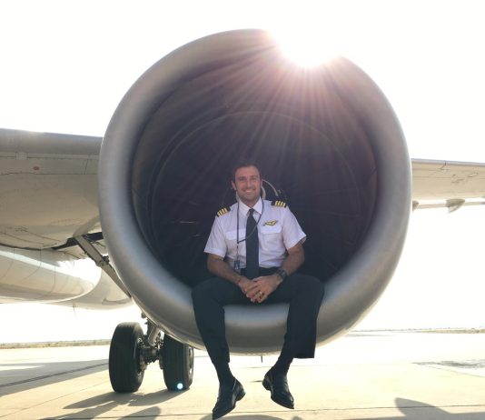 Es piloto de avión, se asoció con un argentino y usaron IA para diseñar una nueva forma de capacitar a la gente