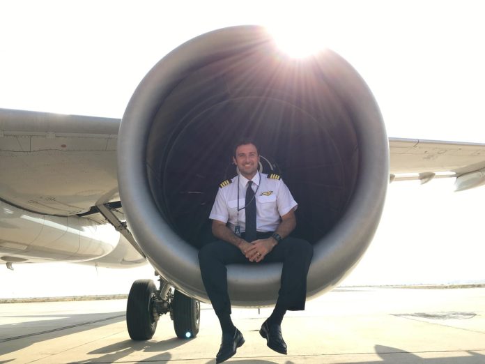 Es piloto de avión, se asoció con un argentino y usaron IA para diseñar una nueva forma de capacitar a la gente