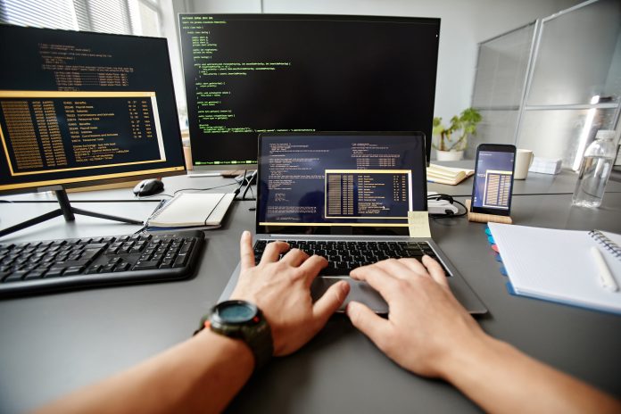 Especialistas responden si conviene pagar una inteligencia artificial