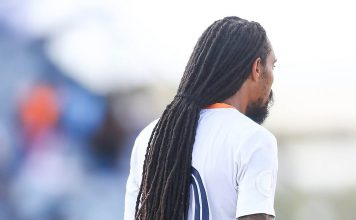 Juega en la selección que está penúltima en el ranking FIFA, tiene el pelo más largo del mundo y por su cabello hizo expulsar a dos rivales