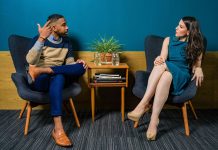 La inteligencia artificial reveló cuáles son las seis palabras que repiten las personas menos listas