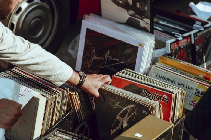 La página que te permite elegir los 9 discos que definieron tu vida y crear un póster