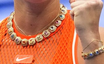 Las joyas de 127 quilates con gemas de colores que lució la número 1 del tenis Aryna Sabalenka durante un partido del US Open