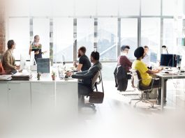 Talentos “AI Native”: cómo es el programa que permite trabajar en tres empresas en 18 meses