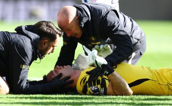 El entrenador del Chelsea confirmó que Emiliano Dibu Martínez fue trasladado al hospital tras chocar la cabeza con un rival